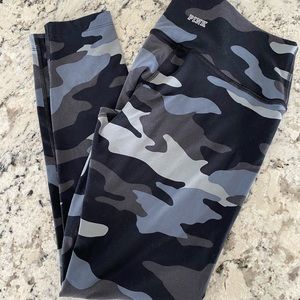 VS Camo leggings